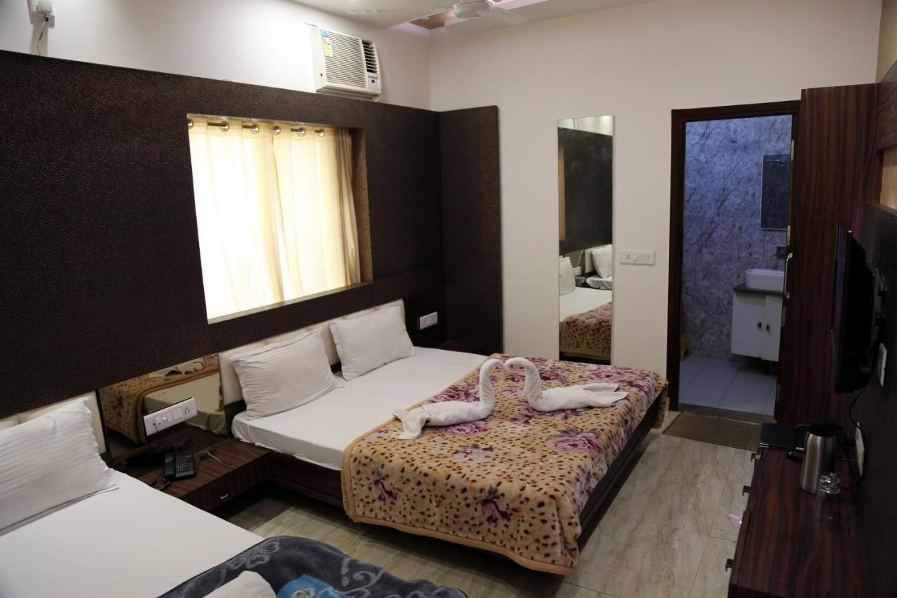 Shree Anand Dham Hotel Vrindāvan Exterior foto